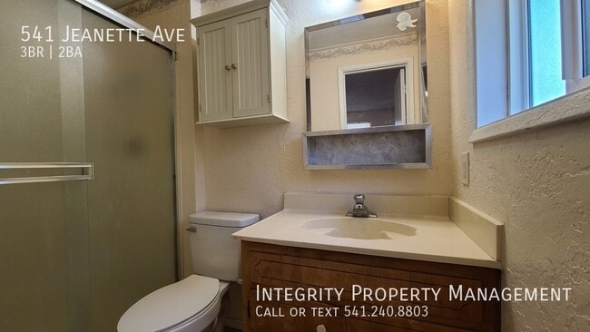 Building Photo - 541 Jeanette Ave