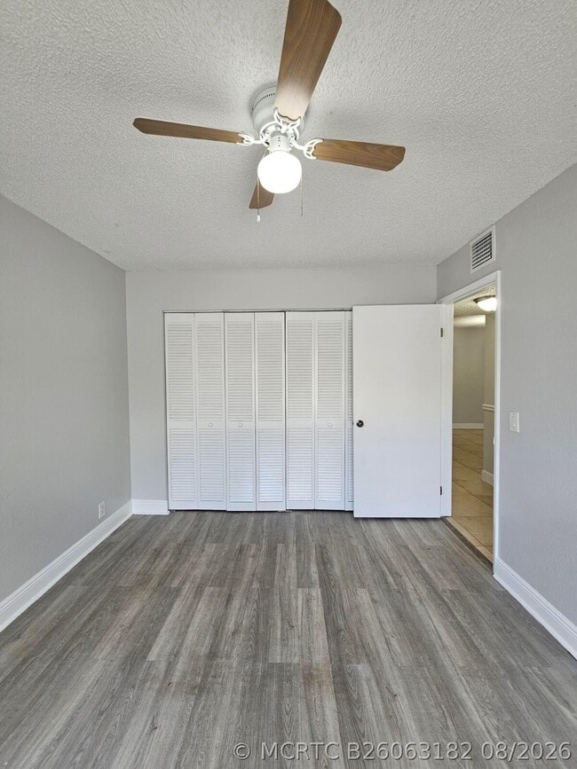 Building Photo - 1453 Lake Crystal Dr