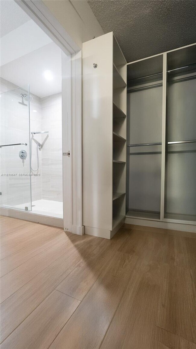 Building Photo - 3245 NE 184th St