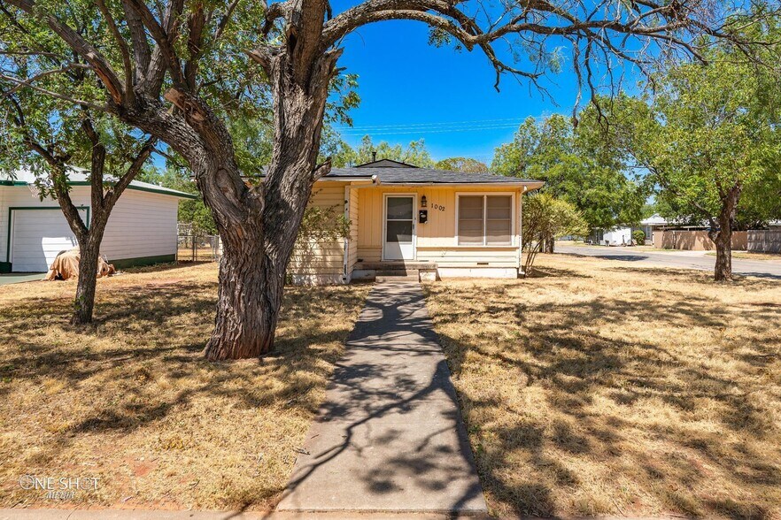 Building Photo - 1002 S San Jose Dr