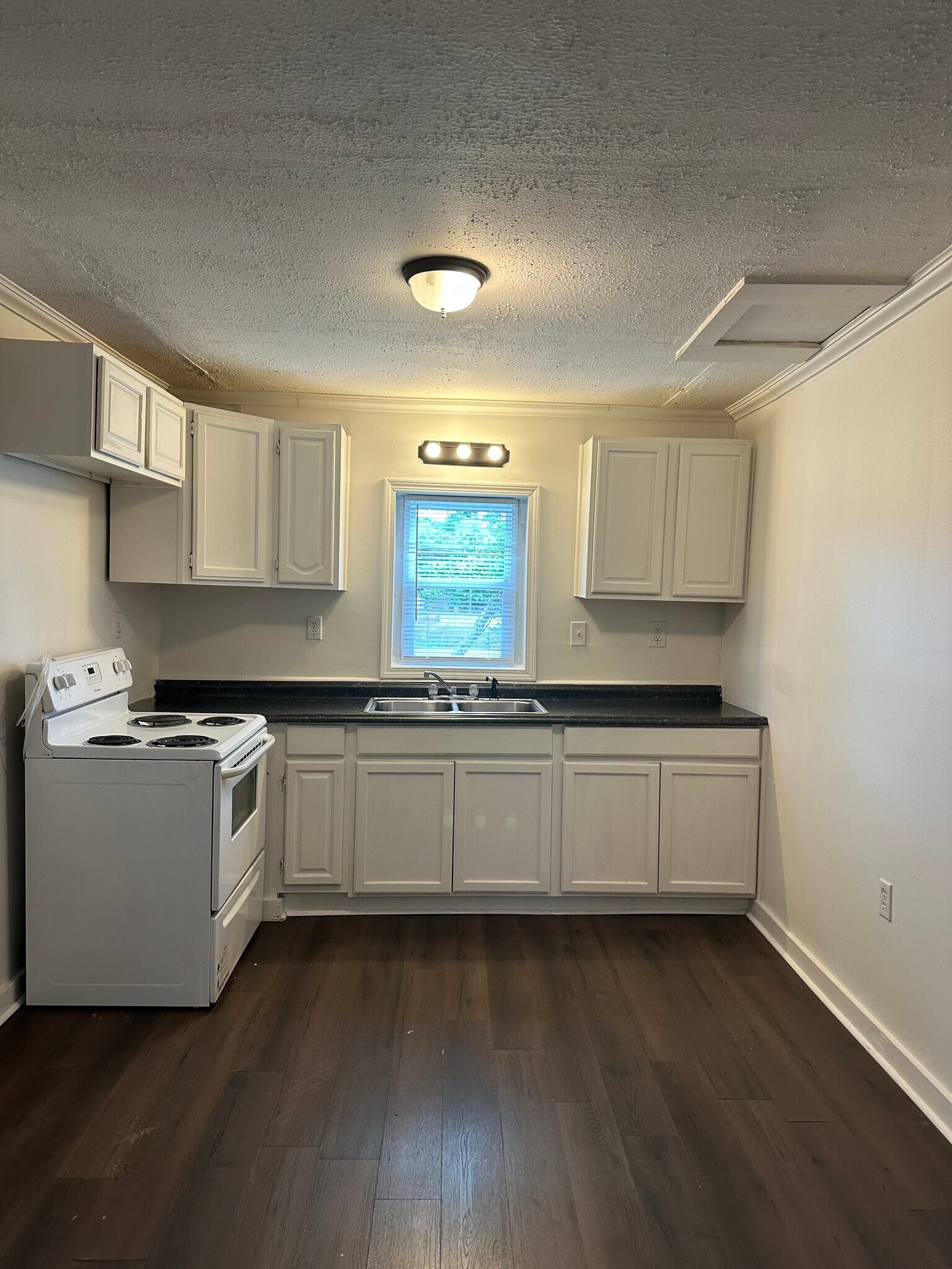 Building Photo - 4499 Hickory Nut Ridge Rd