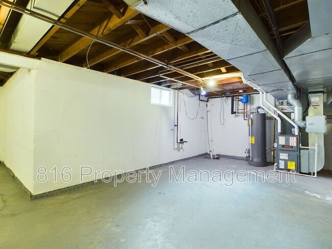 Building Photo - 1323 Meadow Lake Terrace