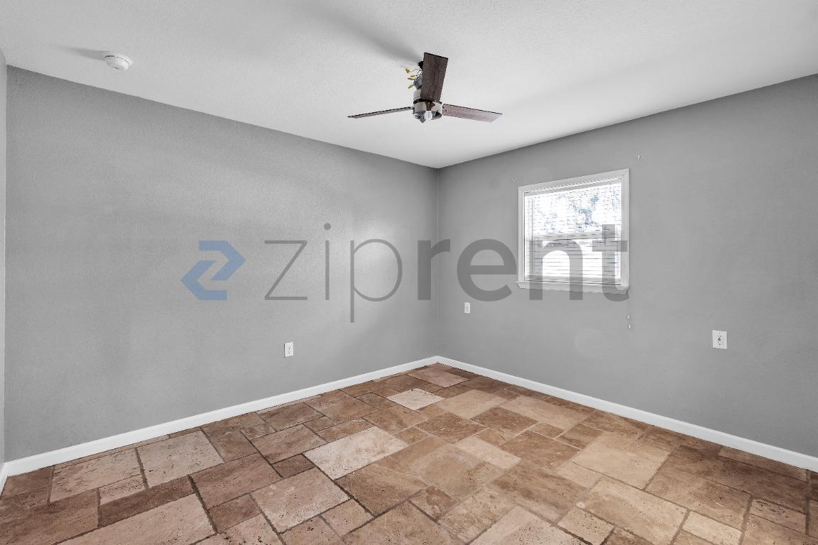 Building Photo - 508 Garden Dr N