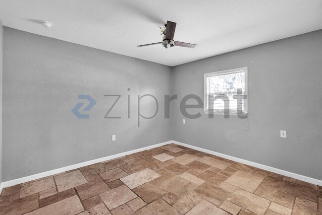 Building Photo - 508 Garden Dr N