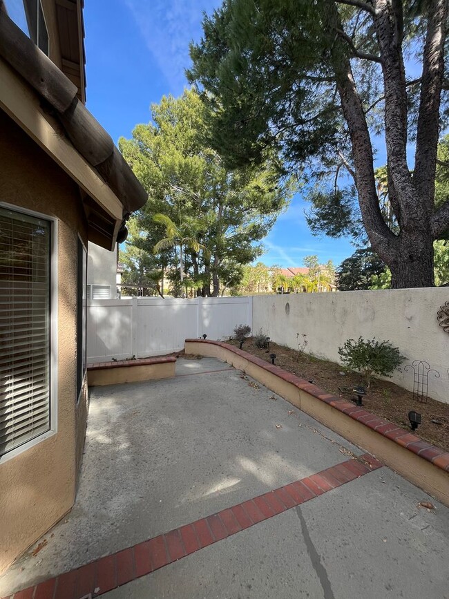 Building Photo - Lovely home located on nice cul-de-sac street