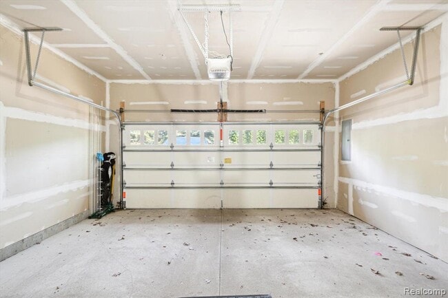 Building Photo - 537 Lewis St