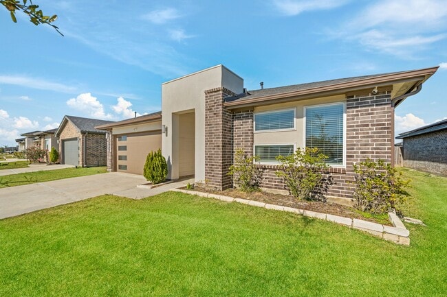 Building Photo - 30010 Reagans Rnch Dr