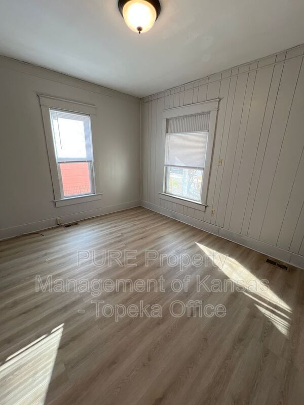 Building Photo - 430 NE Lime St