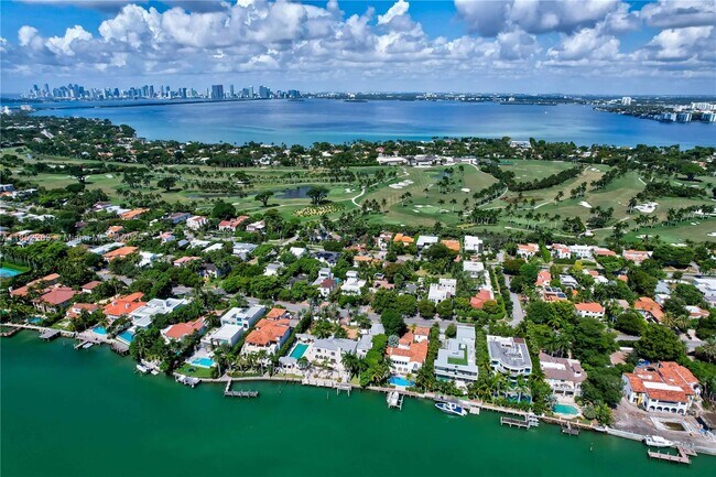 Building Photo - 5700 Collins Ave