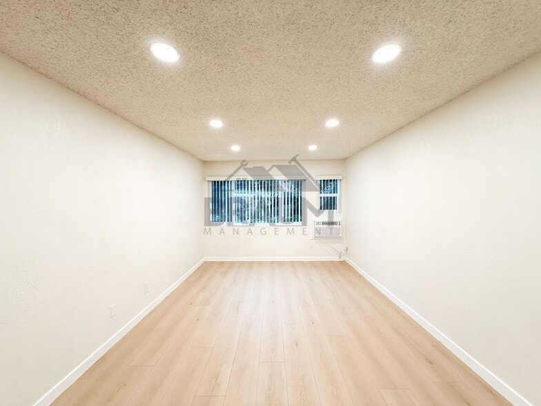 Building Photo - 4636 Laurel Canyon Blvd