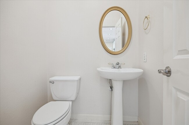 Building Photo - 2626 Commonwealth St