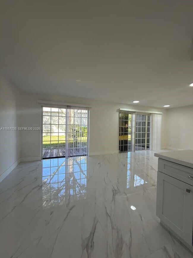 Building Photo - 9719 N New River Canal Rd