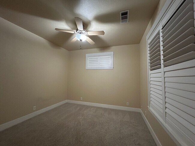 Building Photo - 2610 E 20th St