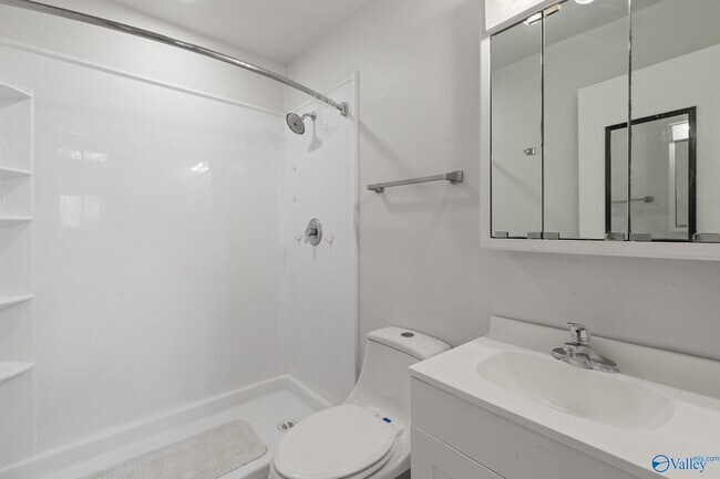 Building Photo - 3704 Squaw Valley Dr SW