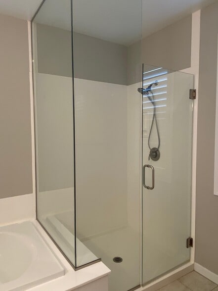 master shower - 1326 N Zane Dr