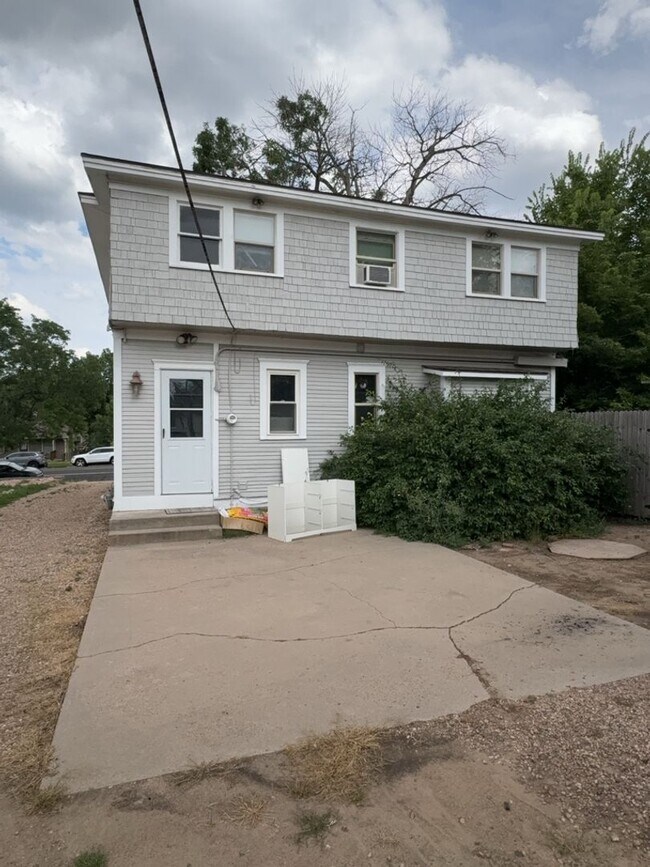 Building Photo - 1529 10th Ave