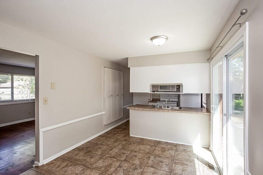 Building Photo - 6109 N Pershing Ave