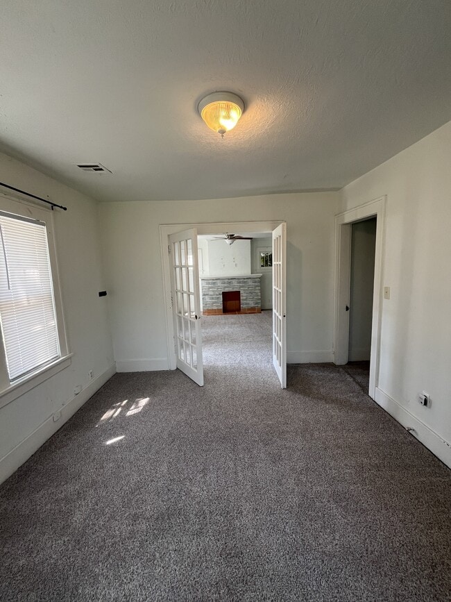 Building Photo - 1138 N Lottie Ave