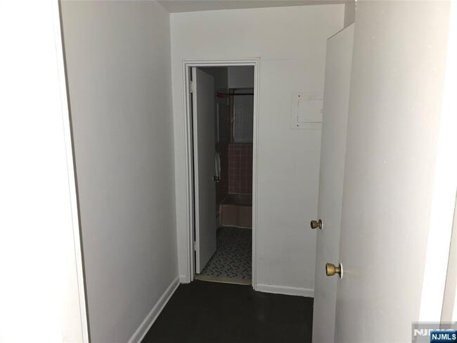 Building Photo - 275 Hoym St