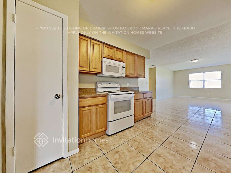 Building Photo - 99 Oaxaca Ln