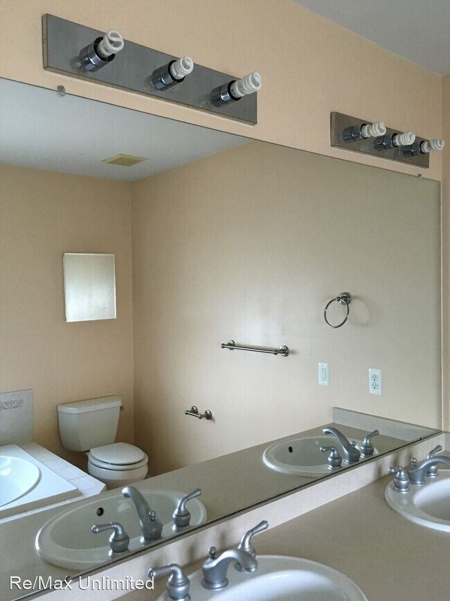 Building Photo - 3 br, 2.5 bath House - 13 Old Forge Drive