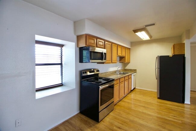 Building Photo - 5929 Queensloch Dr