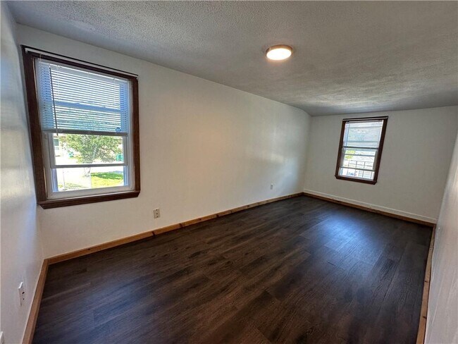 Building Photo - 177 Boyden St