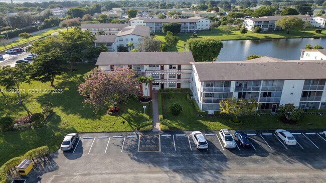 Building Photo - 130 Brighton Dr