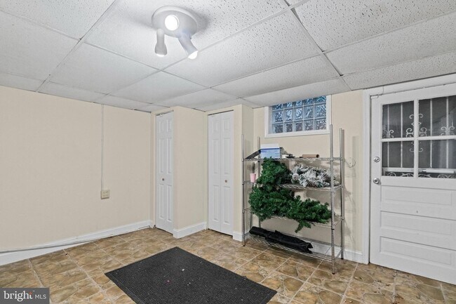 Building Photo - 6008 Northwood Dr