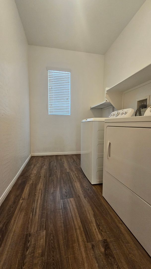 Building Photo - Spacious 4 Bedroom Home with Open Layout & Stunning Backyard