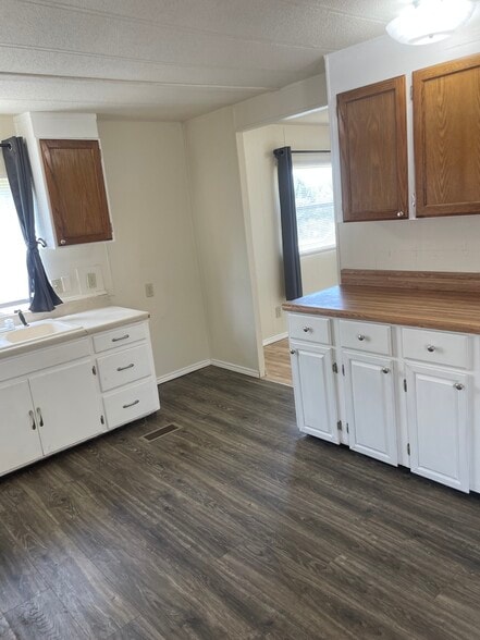 Building Photo - 7100 Karen Ln