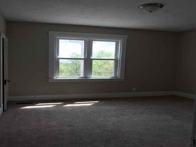 Building Photo - Available June 2026 - Gorgeous Mt. Washington Home w/ Lots of Charm!