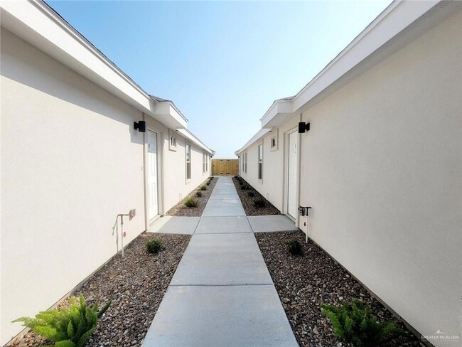 Building Photo - 3808 Las Vistas Ln