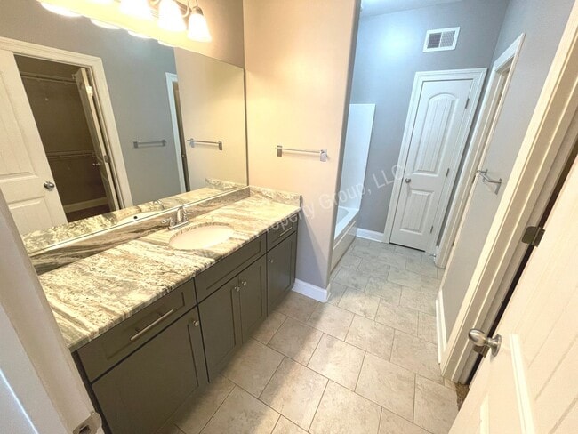 Building Photo - 4BR/4.5BA For Rent