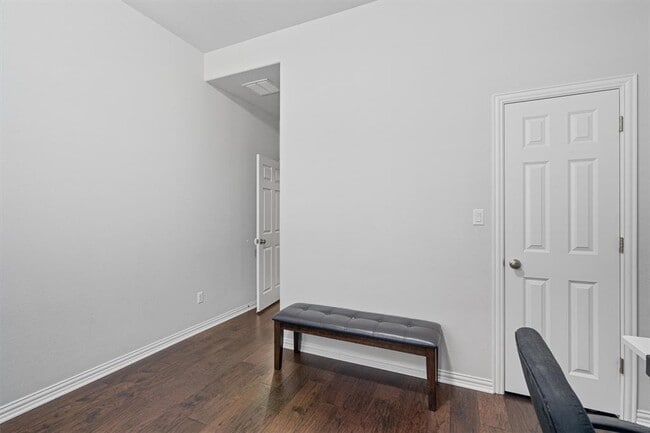 Building Photo - 138 Drury Ln