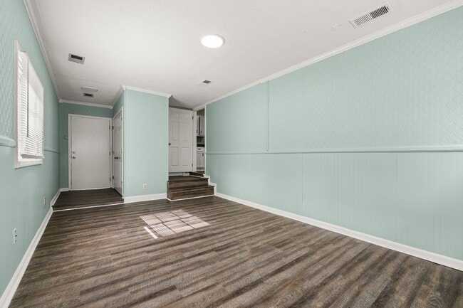 Building Photo - Renovated 4 Bedroom 1.5 Bath Home