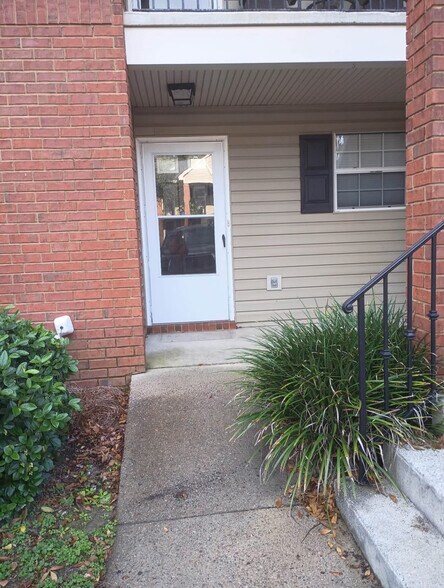 Building Photo - 211 Edgewater Rd