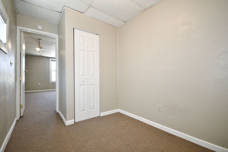 Building Photo - 1606 Bingham St