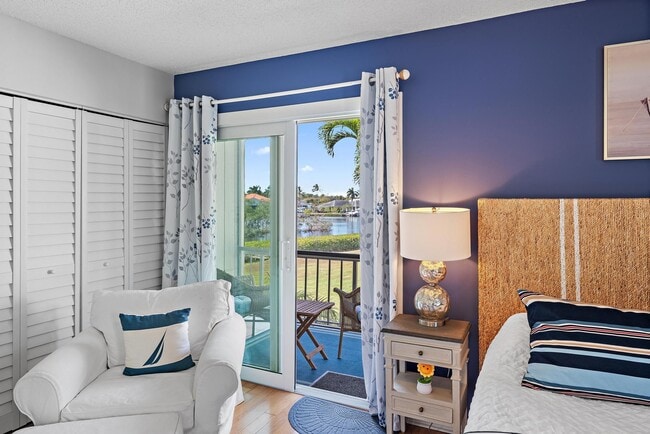 Building Photo - 9170 SE Riverfront Terrace