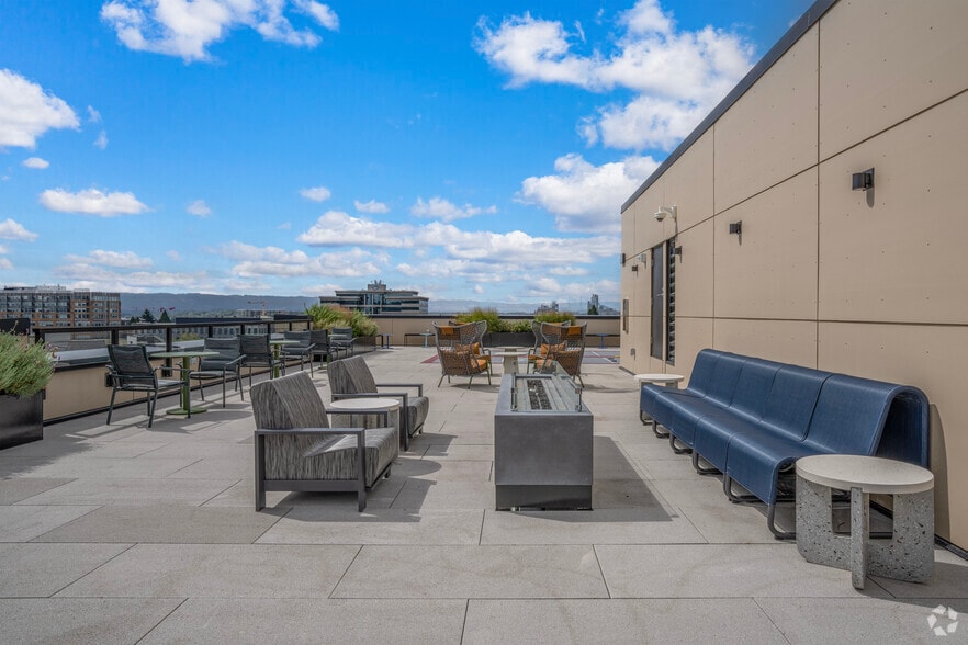 Rooftop Terrace - Aeon