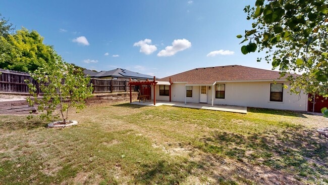 Building Photo - PRICE IMPROVEMENT $1595 + 2 WEEKS FREE REN...