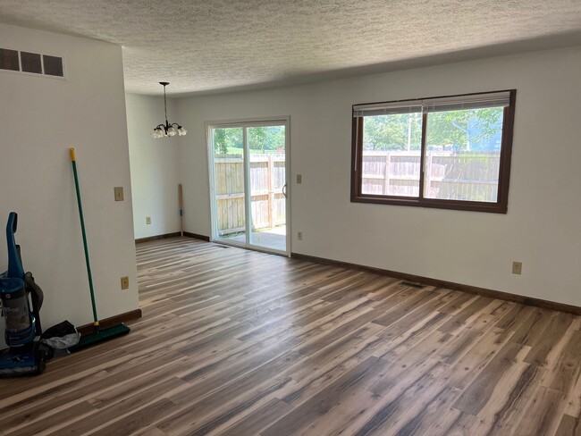 Primary Photo - 4 Bedroom, 1.5 Bathroom Duplex on Blooming...