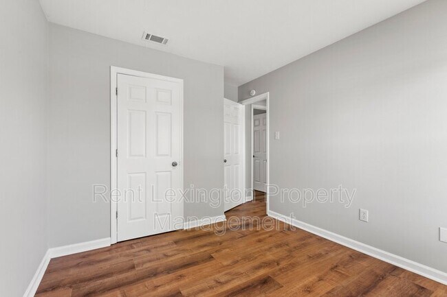 Building Photo - 1576 Springfield Dr