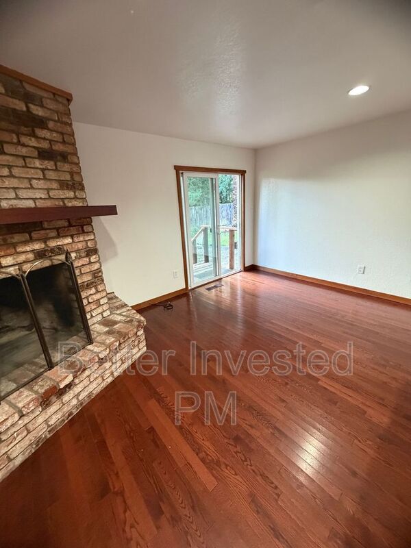 Building Photo - 1215 Marwen Dr