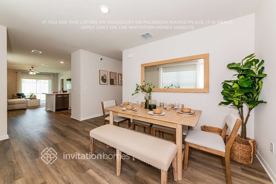 Building Photo - 8048 Majestic Palms Ct