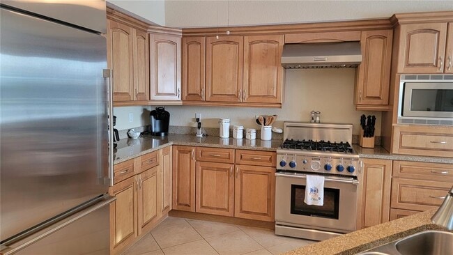 Building Photo - 650 Golden Gate Point