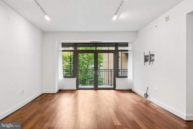 Building Photo - 2425 L St NW