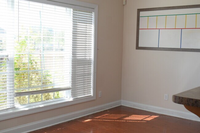 Building Photo - 1305 Wakefield Ct