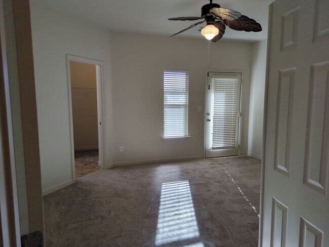 Building Photo - 2572 S 500 W