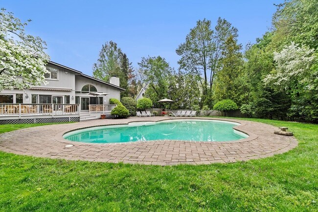 Building Photo - 25 Laurus Ln